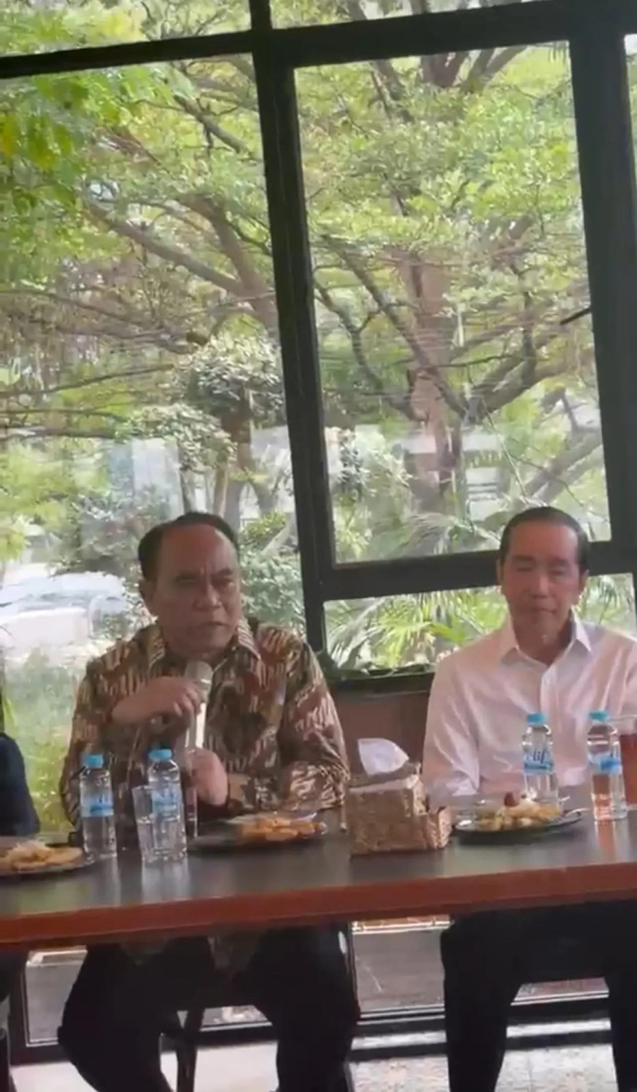 - Disampaikan Langsung ke Jokowi, Budi Arie Sebut Situasi Politik Bisa Tidak Berjalan Hingga 2029 — News